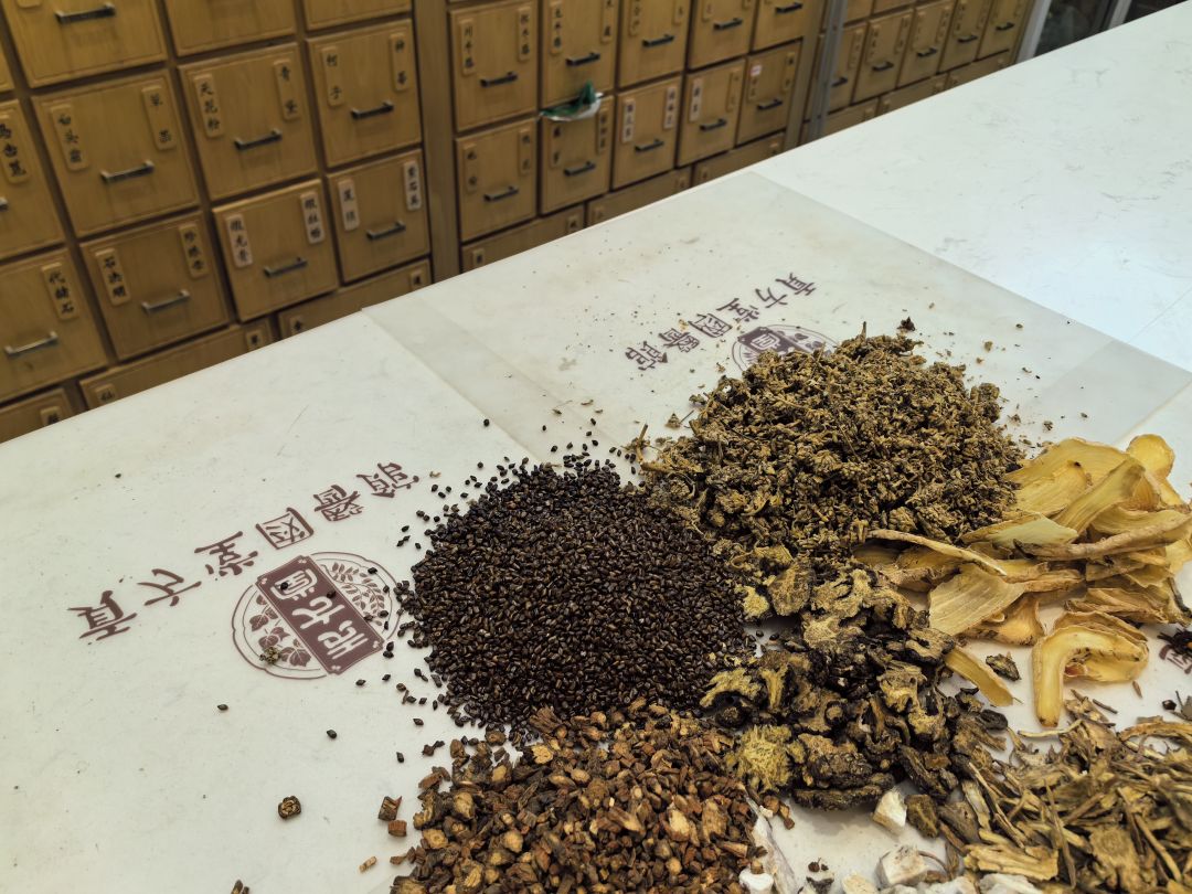 青春期长痘留下痘印怎么办？南昌有看皮肤科厉害的老中医吗？
