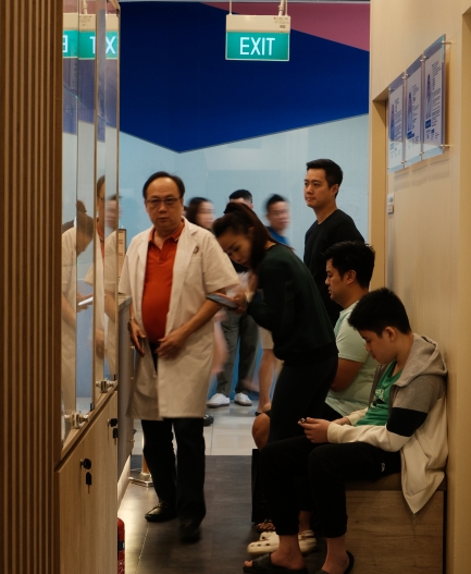 痘痘痘印怎么办吃什么药消除？新加坡最好的皮肤科医生是谁？