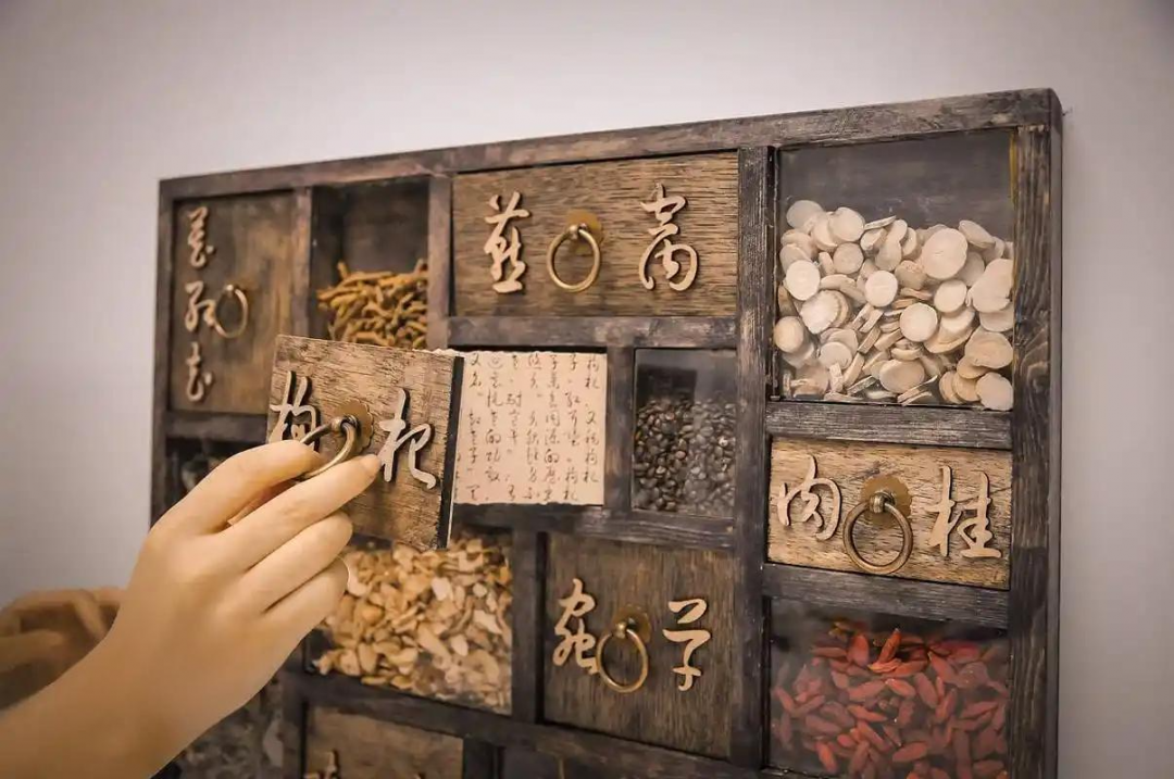 湿疹反复怎么办吃什么中药？新加坡最好的皮肤科医生是谁？