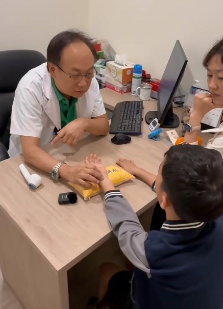 小孩长了湿疹怎么办？有人知道新加坡最好的皮肤科医生是谁吗？