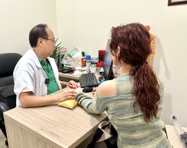 月经量少颜色黑褐色怎么调理？新加坡看妇科的中医哪家好？