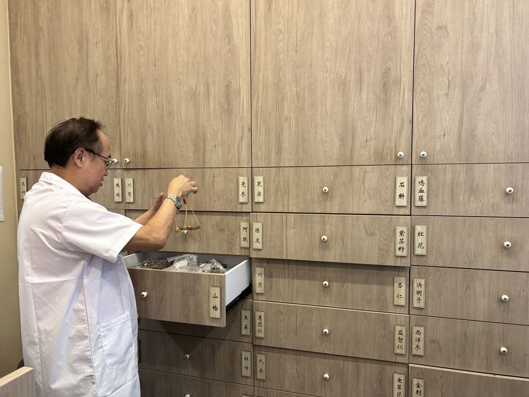 月经黑褐色怎么办？新加坡有看妇科厉害的老中医吗？