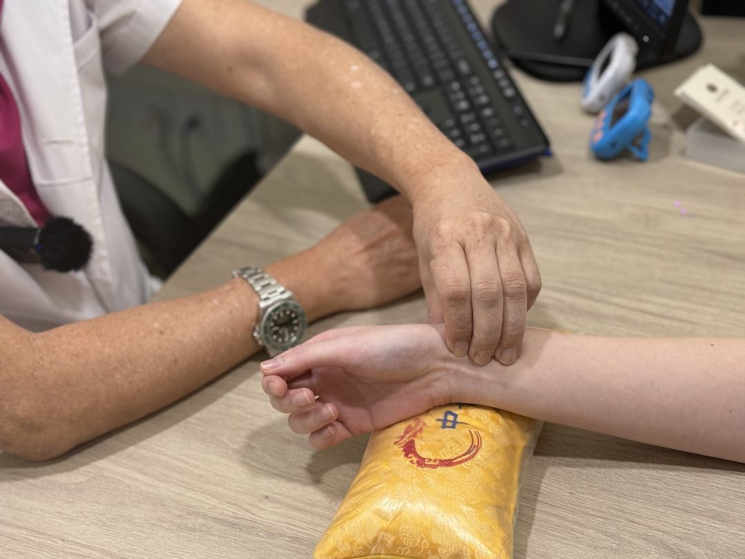 脂溢性脱发怎么办？新加坡治脱发的中医哪家好？