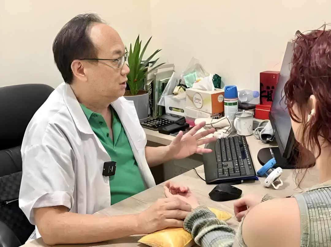 月经量多崩漏怎么办？新加坡最好的妇科中医生是谁？